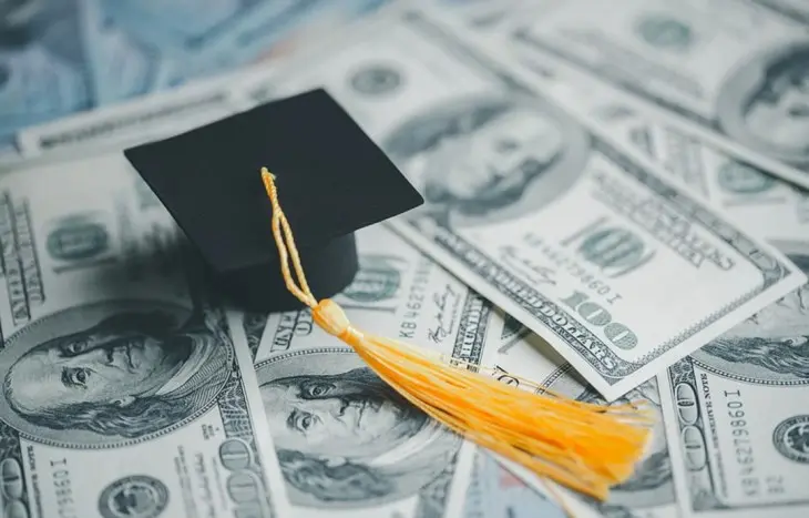 Weighing the Pros and Cons of Student Loans: A Comprehensive Guide